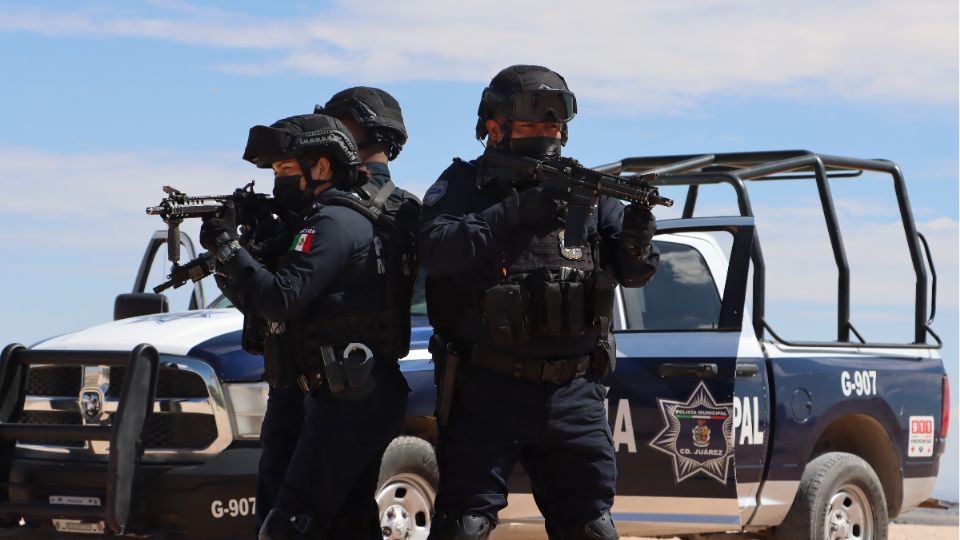 Elementos de la Policía Municipal de Ciudad Juárez llegaron al lugar.