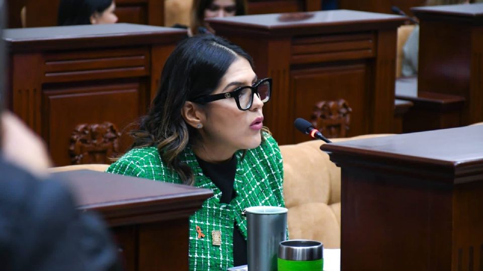 Diputada Genny López Valenzuela, presidenta de la Comisión de Medio Ambiente , Recursos Naturales y Cambio Climático y el presidente de la Comisión de Recursos Hidráulicos, el diputado Jesús Altamira,