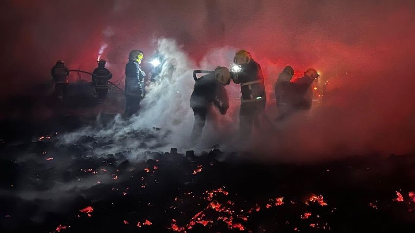 FOTOS | Controlan incendio en predio lleno de tarimas