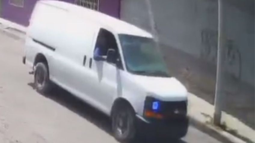 VIDEO: captan el momento en que se llevan a una joven en una camioneta blanca en Ecatepec