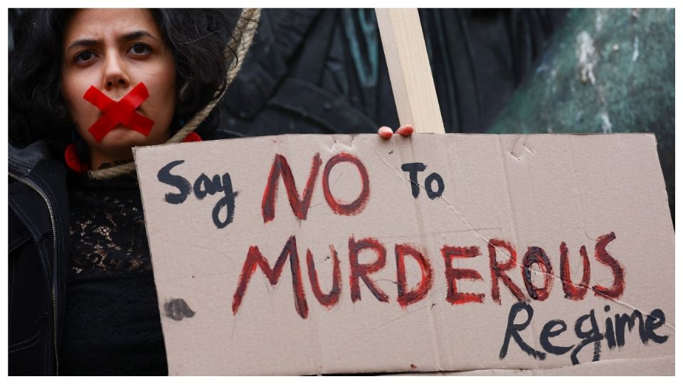 El movimiento por la libertad de vida de las mujeres iraníes participó en una manifestación