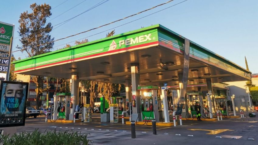 Mexicanos pagarán menos por litro de gasolina magna: aumenta precio de premium