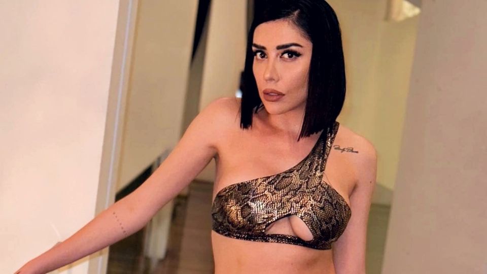 La famosa 'Acashore' se robó las miradas con su atuendo.