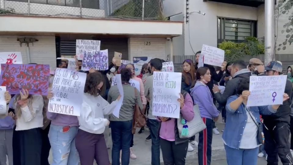 Piden que se destituya al profesor