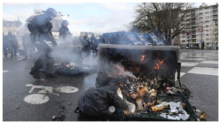 Francia se atiborra con 5 mil 400 toneladas de basura, ante huelga de recolectores por eventual reforma de las pensiones