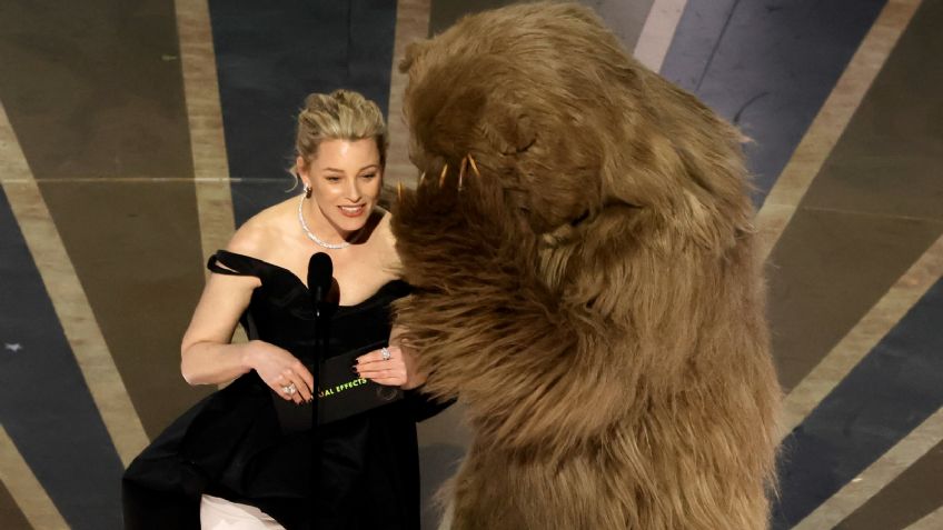 VIDEO | Oscar 2023: el cómico tropezón de Elizabeth Banks que recordó a Jennifer Lawrence