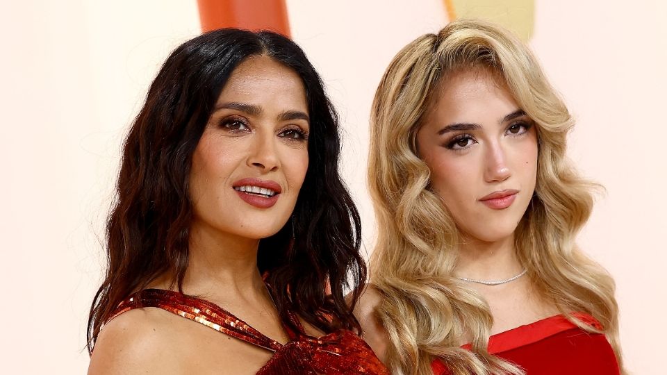 Salma Hayek desfiló junto a su hija, Valentina, en la alfombra champagne de los Premios Oscar