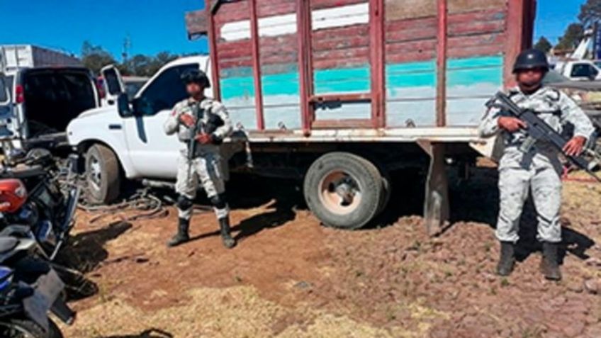 Nuevo golpe a los huachicoleros en Hidalgo: aseguran un bodega y 4 camionetas