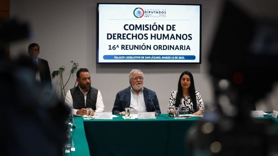 Encinas se reunió con los integrantes de la Comisión de Derechos Humanos de la Cámara Alta