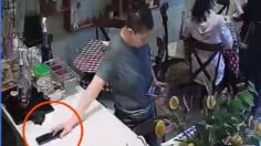 VIDEO | Alerta en la Narvarte: una mujer se roba un celular mientras mesera de cafetería se distrae