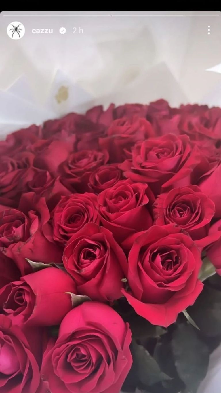 Rosas para Cazzu