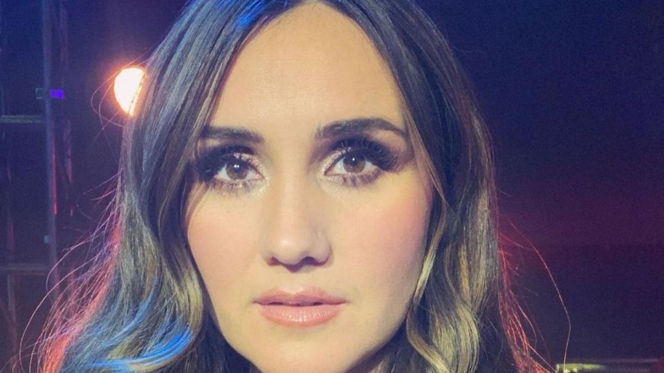 Dulce María posando. Fuente Instagram @dulcemaria