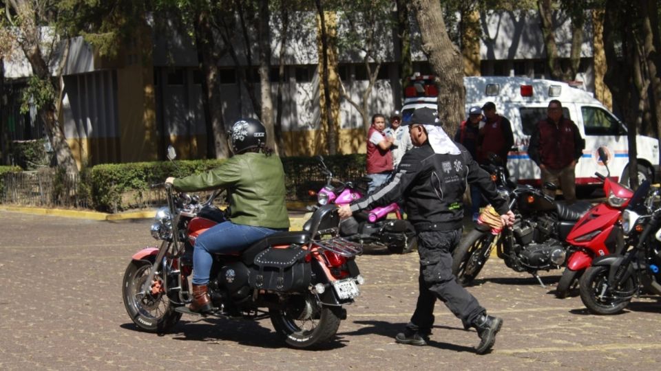 La alcaldía llevó a cabo de manera gratuita la Jornada de Motoescuela para Mujeres en el Deportivo Oceanía