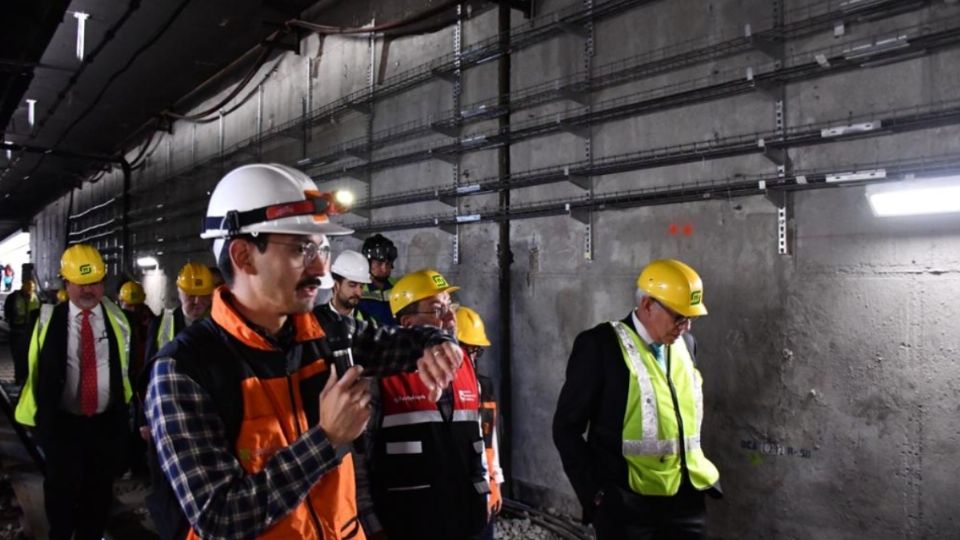 David Reynaga, subgerente de obras y mantenimiento del Metro, quien detalló aspectos de la obra civil que se realizaron para la modernización de la Línea