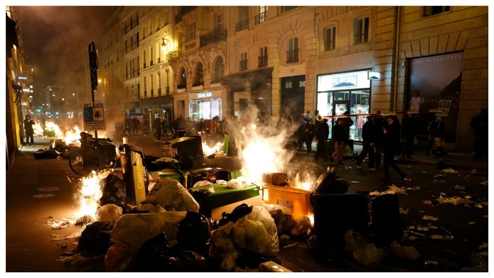 Franceses salieron ayer a las calles de París para rechazar la reforma de pensiones que eleva la edad de jubilación