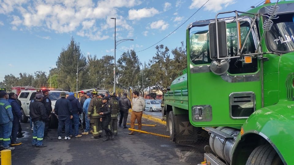 El conductor de la pipa fue detenido.