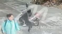 VIDEO: una joven corre para que dos motoladrones no le roben, pero terminan asaltándola