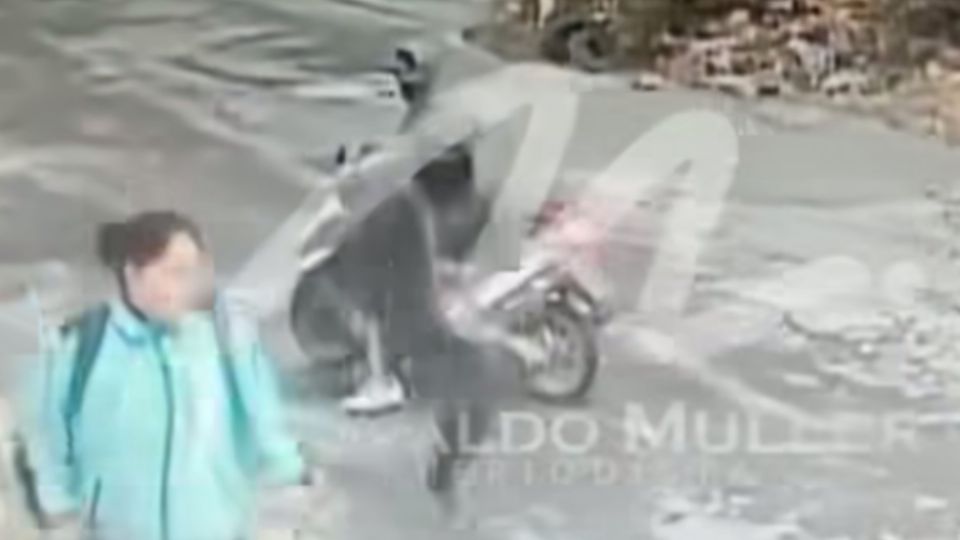 La joven decidió huir para evitar se asaltada por este dúo de ladrones. FOTO: Captura de video/ Osvaldo Muller Periodista