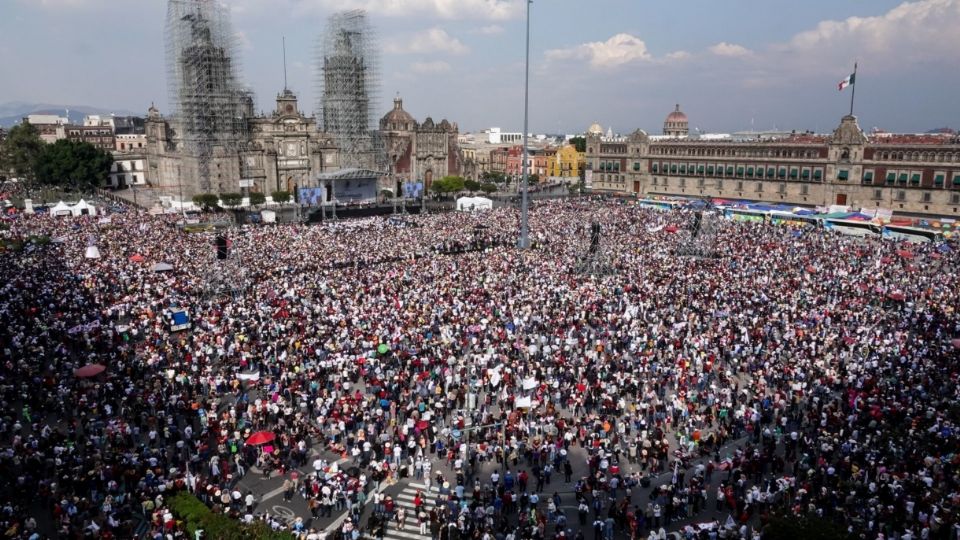 Miles de personas acudieron a apoyar al presidente a cuatro años de Gobierno.