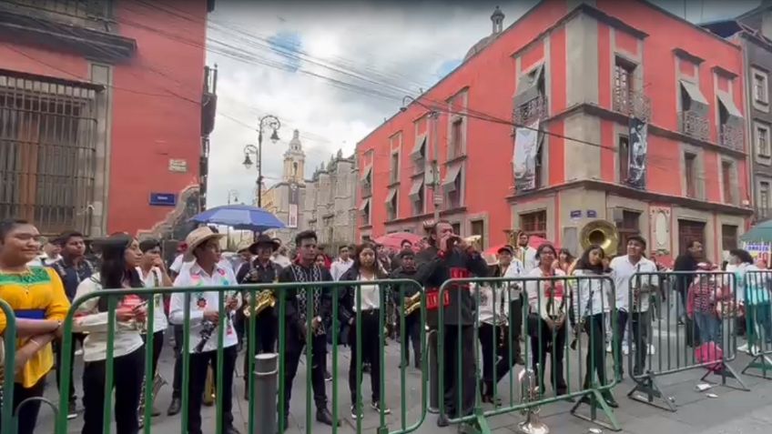 Marcha de AMLO: piden que Sedena construya Universidad de la Música en Oaxaca