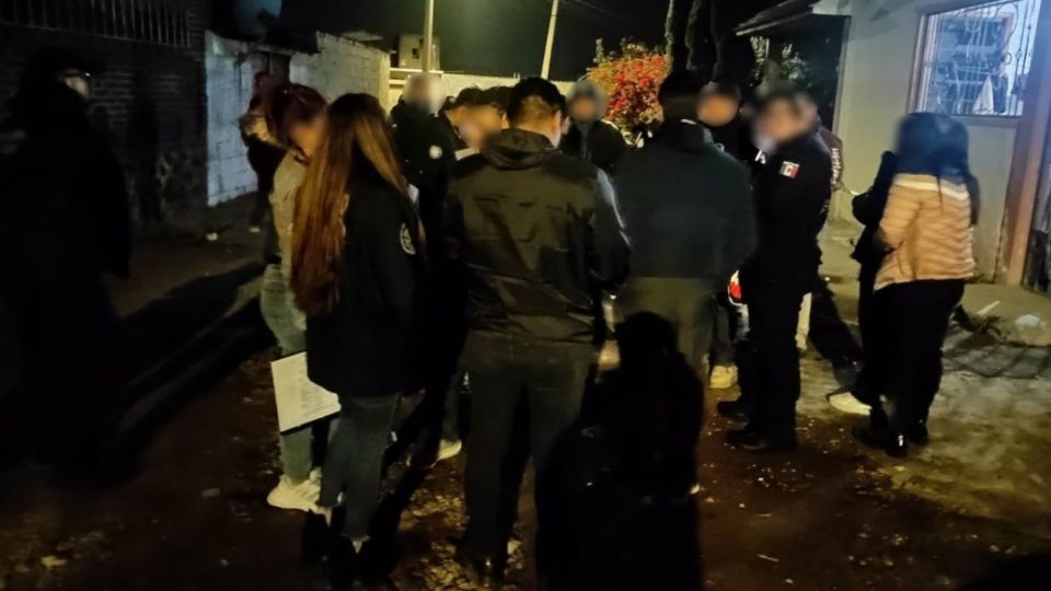 Agentes de la FGJEM realizaron un cateo en una casa, donde capturaron a la adolescente.