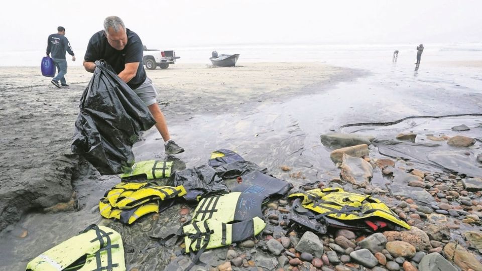 Los cuerpos de ocho personas fueron encontrados tras el naufragio.