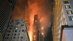 VIDEOS: un impactante incendio consume un rascacielos en Hong Kong