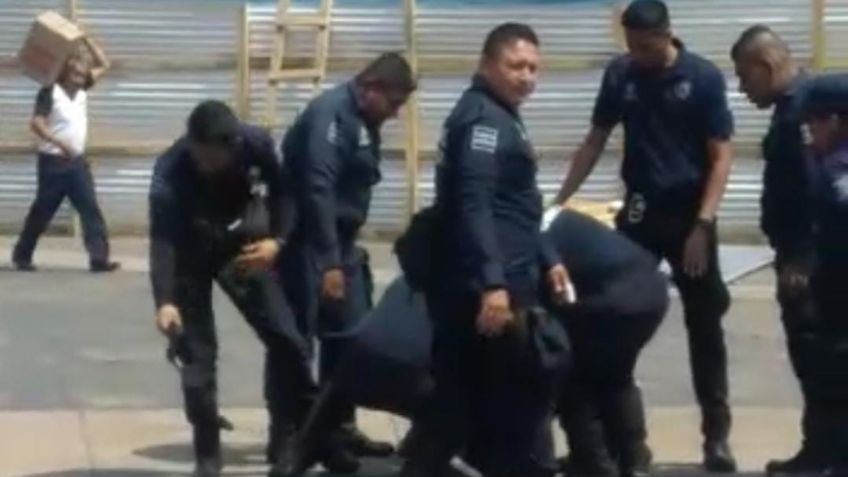 Policías de Tapachula someten y golpean a migrante