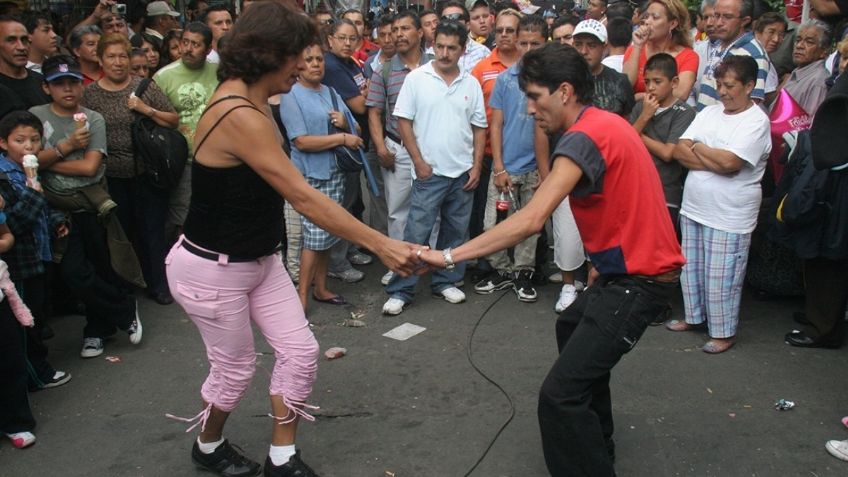 VIDEO: Cumbia Sonidera en el Zócalo: 3 pasos fáciles y que te harán bailar mejor que el Medio Metro y La Pompis