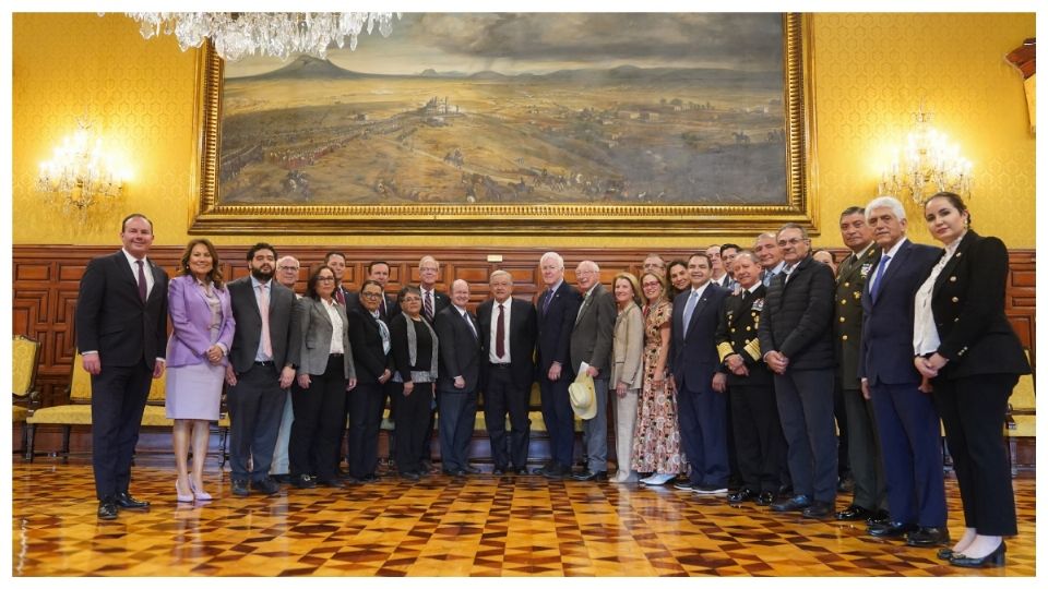 El Presidente encabezó la reunión con los congresistas estadounidenses y autoridades mexicanas