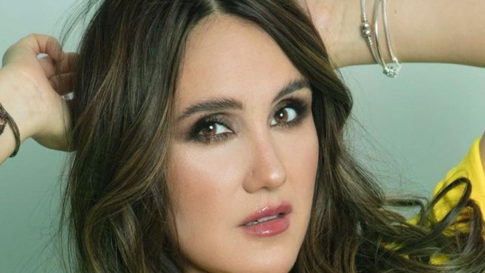 Dulce María posando. Fuente Instagram @dulcemaria