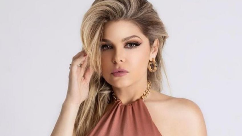 Itatí Cantoral enseña a llevar jeans anchos para rejuvenecer a los 40 años