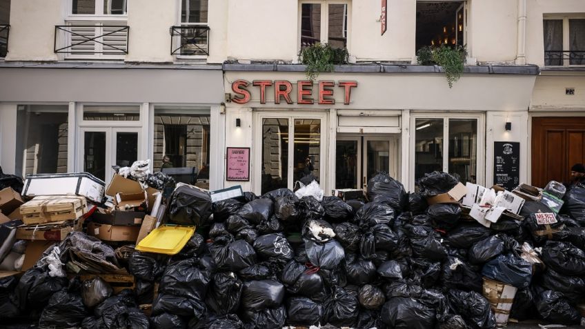 La huelga de servicios de limpieza en París presiona con montones de basura