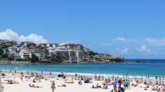 Pánico en playa por un cadáver: surfistas lo encontraron flotando