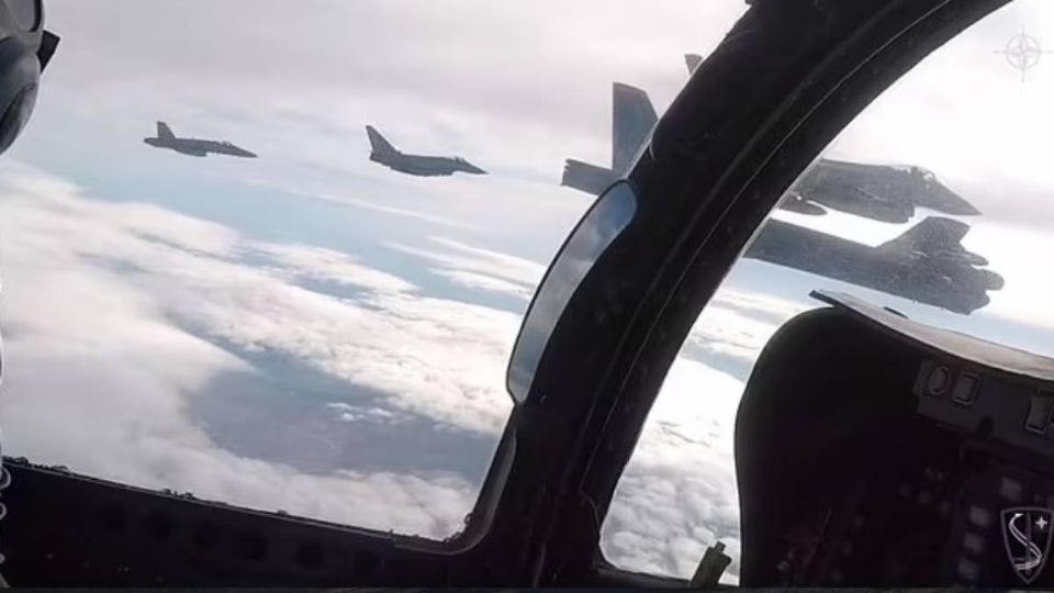 El vuelo de los bombardeos fueron grabados desde la cabina de otra nave.