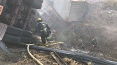 Tragedia en carretera: tráiler sufre aparatosa volcadura y chofer muere calcinado en la Querétaro-San Luis Potosí