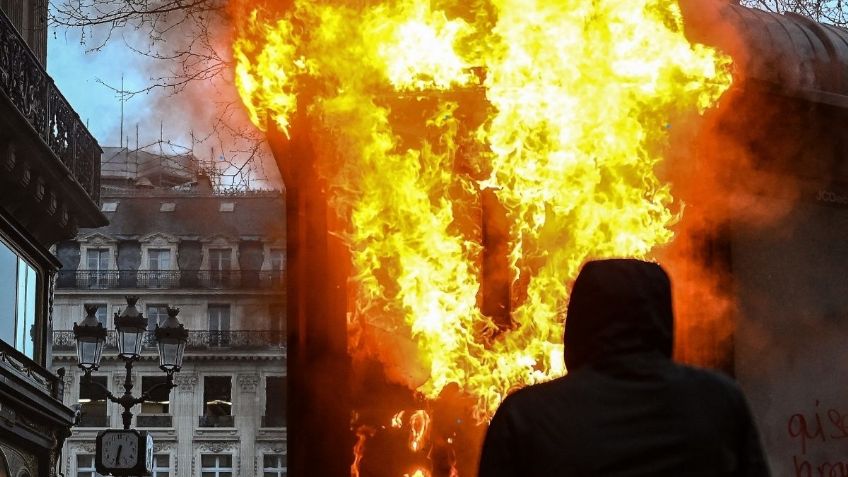 VIDEOS | París bajo fuego: bombas molotov elevan la tensión en las protestas por pensiones