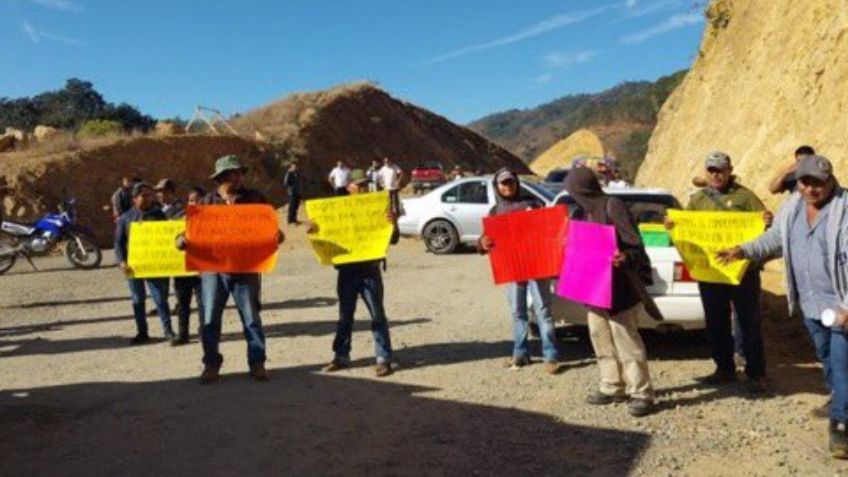 Bloqueo en San Francisco Coatlán ha paralizado inversiones por hasta 52 mdp en carretera Oaxaca-Costa