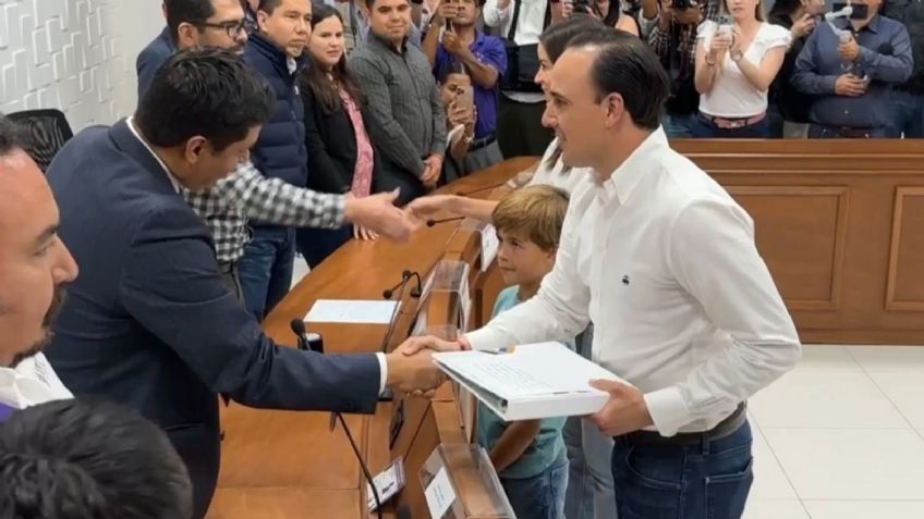 Manolo Jiménez se registra como candidato de la alianza del PRI, PAN y PRD ante el Instituto Electoral de Coahuila