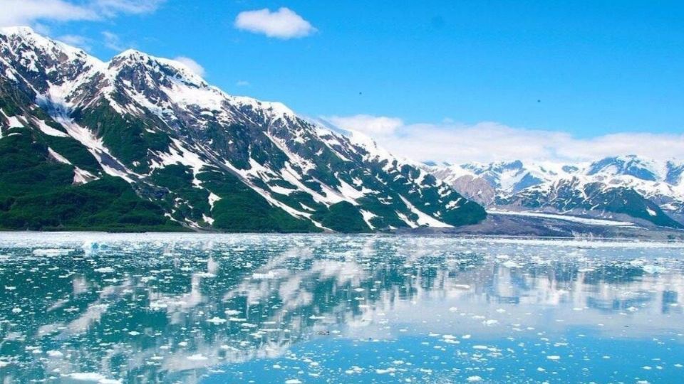 Ante esto la explicación más fundamentada es que los glaciares de Alaska se han tragado a muchas de las personas y aviones desaparecidos.