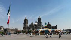 Sorprende Claudia Sheinbaum a gente en el Zócalo para invitarlos al Festival Turístico