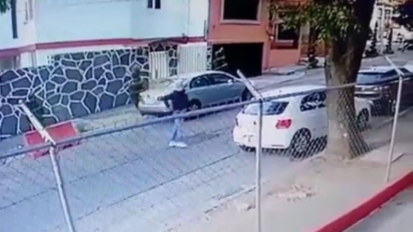 VIDEO: maestra de kínder sufre terrible asalto afuera de su escuela y le roban el auto