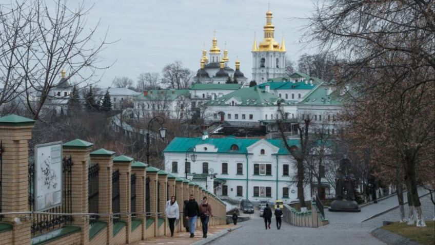 Monjes ortodoxos se niegan a abandonar su monasterio en Kiev