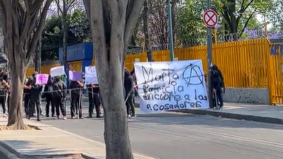 Feministas protestan tras la violación en los baños del CCH Azcapotzalco