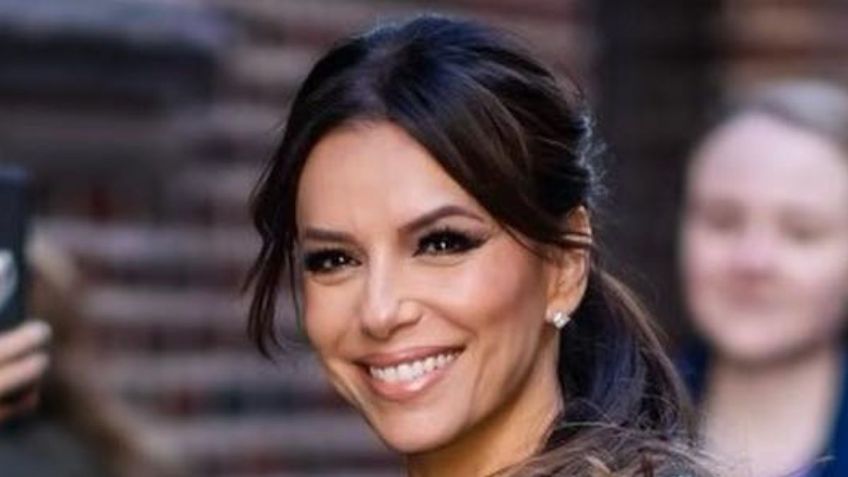 Eva Longoria derrite la red con coqueto escote