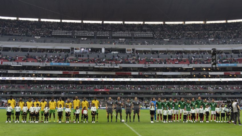 Rinden un minuto de aplausos a "Chabelo" en el México vs Jamaica en el Estadio Azteca