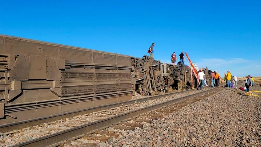 Alerta en Dakota del Norte: descarrila un tren de 70 vagones con material peligroso