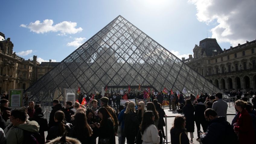 El Museo del Louvre en París cierra por huelga