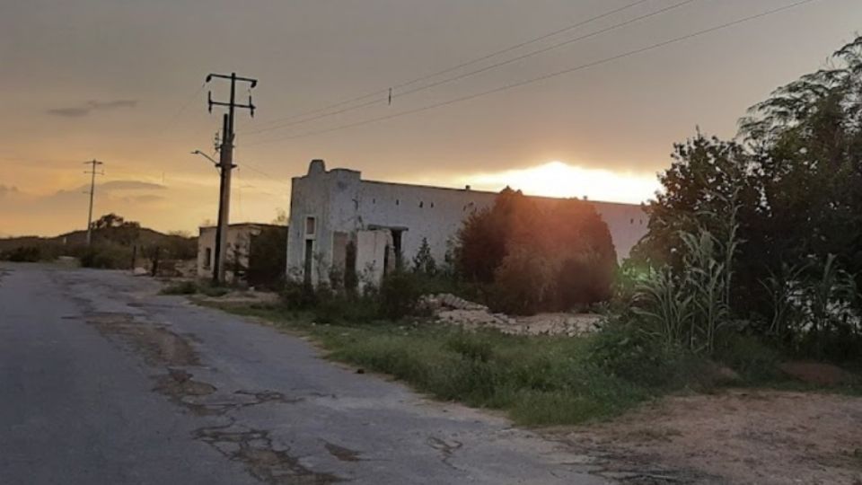 El sujeto fue encontrado sin vida en el patio de su amigo a quien esperaba todos los días. FOTO: google Maps