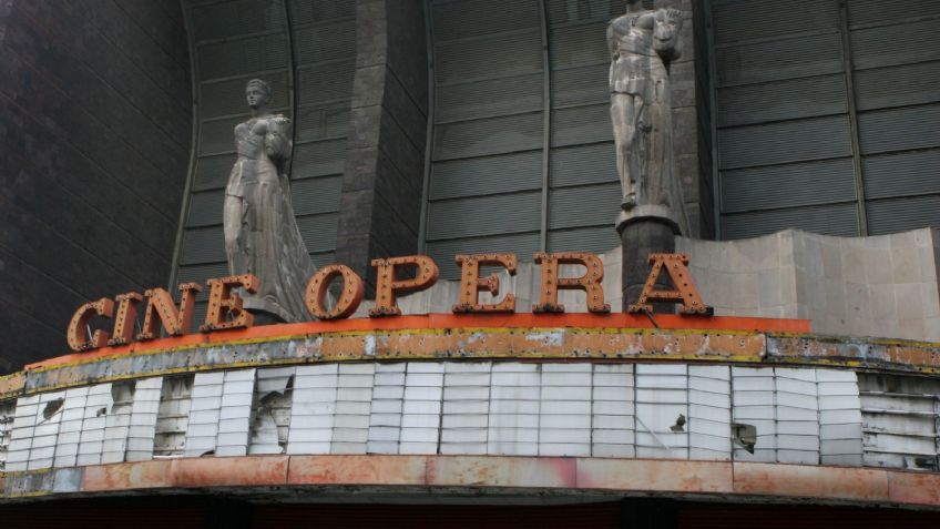 VIDEO: proyectores rotos, candelabros tirados y paredes agrietadas, así luce por dentro el Cine la Ópera